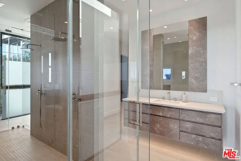 938 Palisades Beach Road, Santa Monica, California 90403 home-pic-22